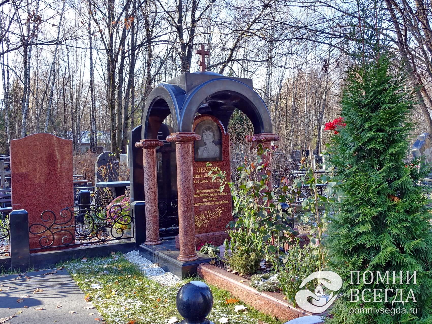 Высокое вертикальное надгробье со сводом в виде арки - выбор памятника по  фотографии - Помни Всегда